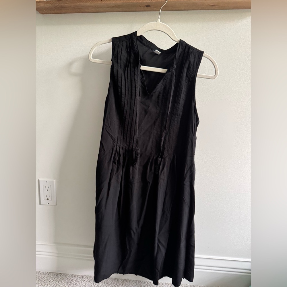 Old Navy Black Sleeveless V-Neck Midi Sundress